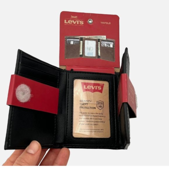 Levi's Men's Trifold Wallet RFID-Blocking Maximum-Capacity Black Gift Boxed - Picture 4 of 10